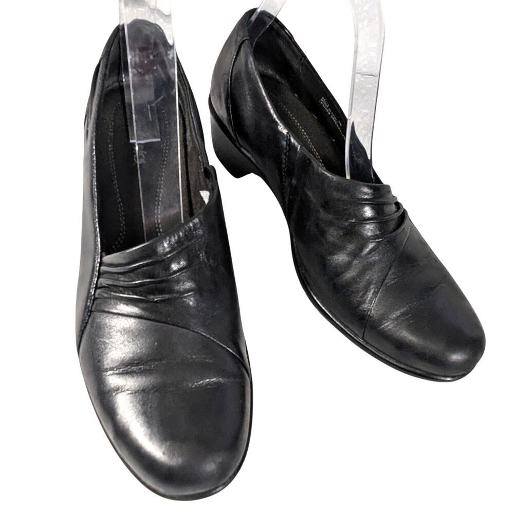 NWOT! CLARKS! BLACK GENUINE LEATHER MEGA PADDED COMFY RUBBER SOLE LOAFERS! SZ 8M